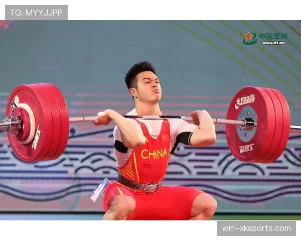 石智勇训练完直接拎两箱红牛走人,这哪是举重,分明是开能量饮料批发部 石智勇训练完直接拎两箱红牛走人,这哪是举重,分明是开能量饮料批发部
